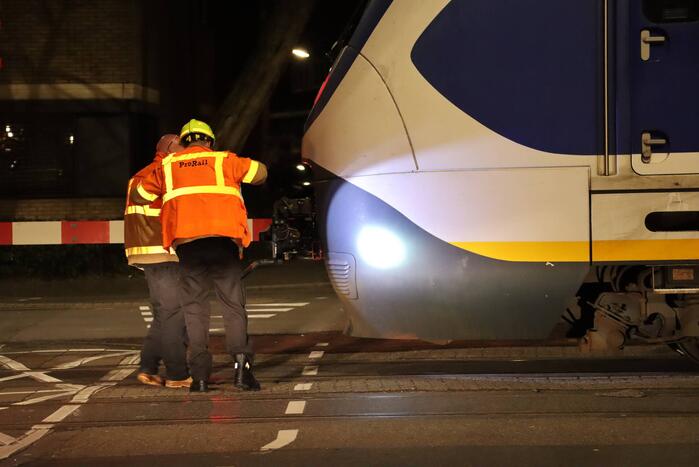Scooter aangereden door trein