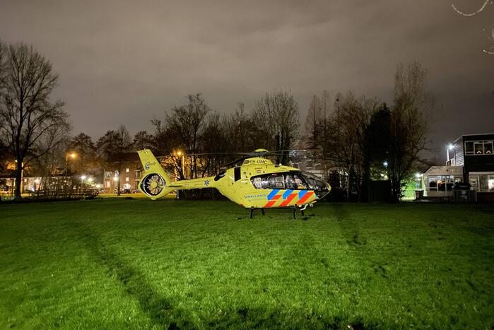 Traumateam assisteert bij incident in stationshal