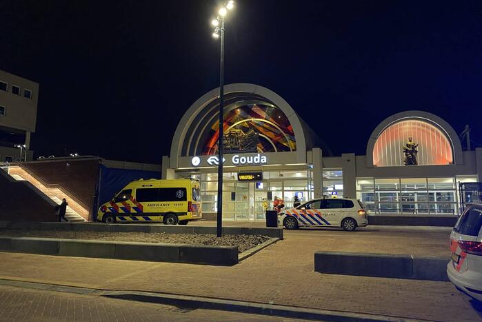 Traumateam assisteert bij incident in stationshal