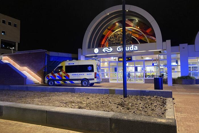 Traumateam assisteert bij incident in stationshal