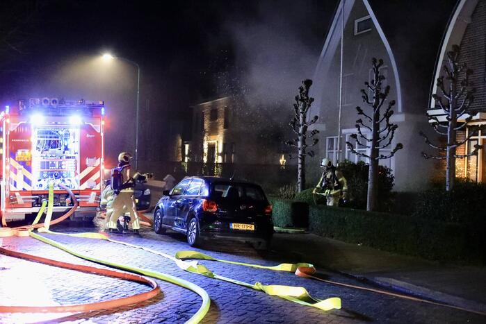 Enorme vlammen bij brand in schuur
