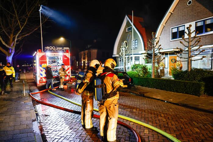 Enorme vlammen bij brand in schuur