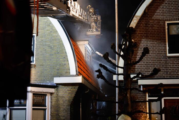 Enorme vlammen bij brand in schuur