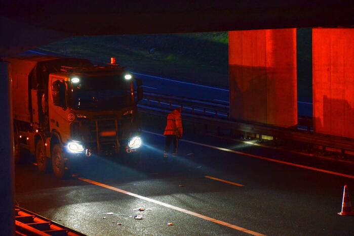 Meerder voertuigen betrokken bij botsing onder Aquaduct