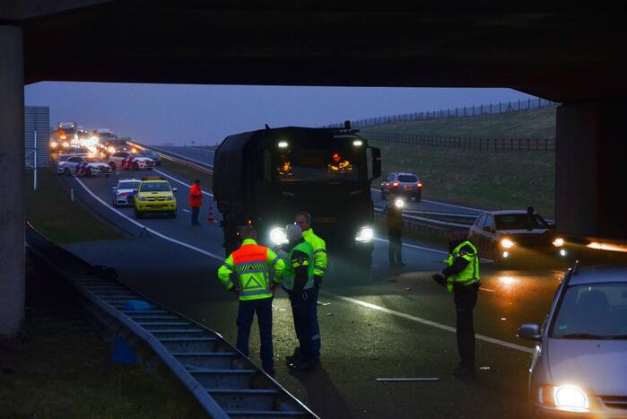 Meerder voertuigen betrokken bij botsing onder Aquaduct