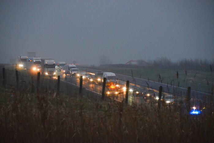 Meerder voertuigen betrokken bij botsing onder Aquaduct