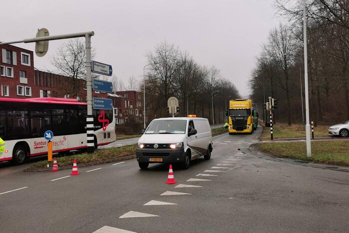 Flinke schade nadat lijnbus wiel verliest