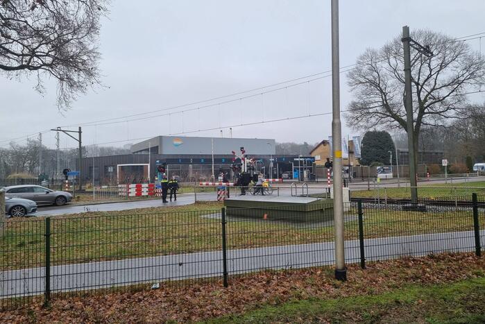 Weggebruikers duwen spoorboom omhoog bij storing