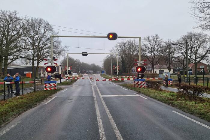 Weggebruikers duwen spoorboom omhoog bij storing