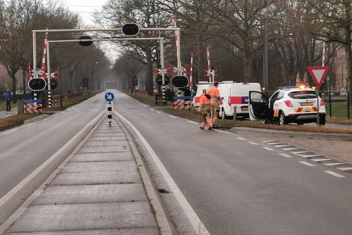 Weggebruikers duwen spoorboom omhoog bij storing