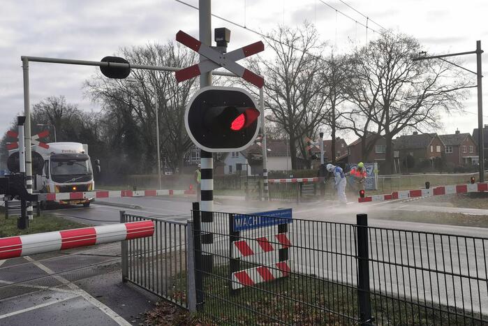 Weggebruikers duwen spoorboom omhoog bij storing