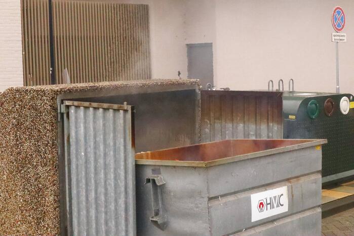 Veel rook bij containerbrand Winkelcentrum Walburg