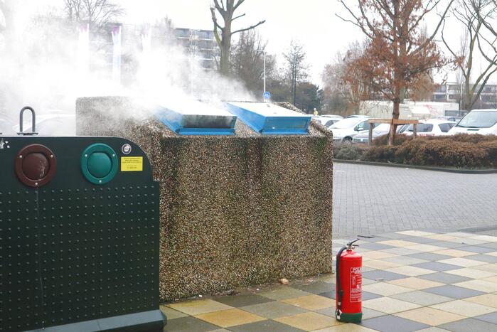 Veel rook bij containerbrand Winkelcentrum Walburg