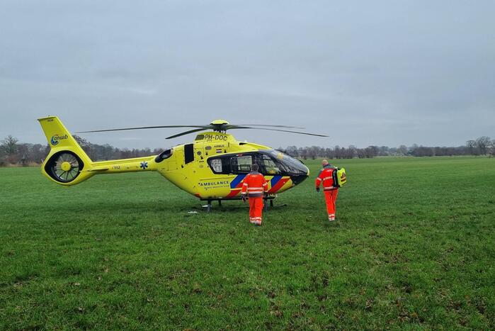 Traumateam landt voor patiënt in ambulance