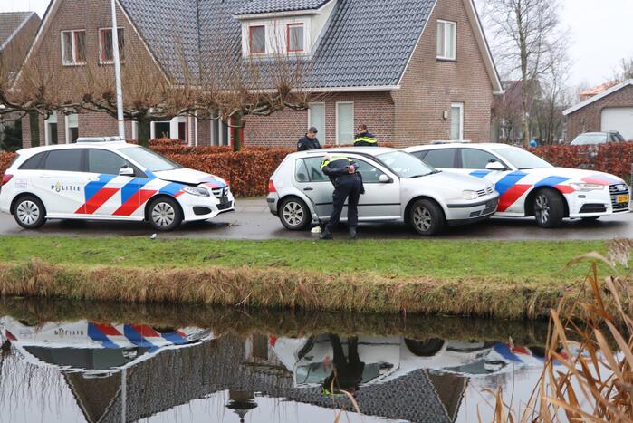 Auto klemgereden na achtervolging