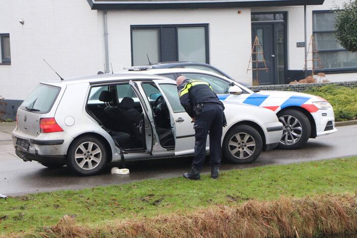 Auto klemgereden na achtervolging