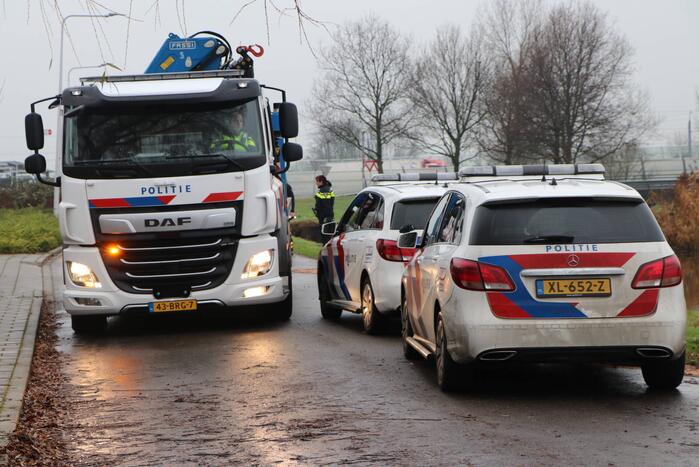 Auto klemgereden na achtervolging