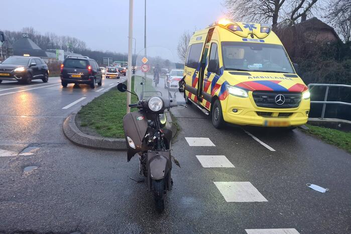 Brommerrijder aangereden door bestelbus