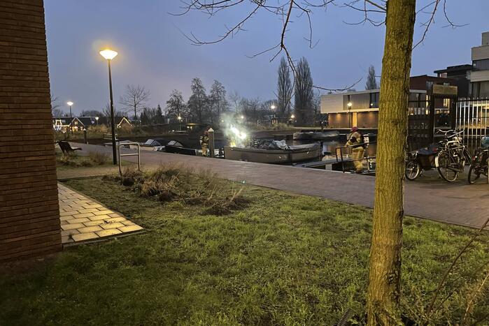 Veel rookontwikkeling bij brand op boot