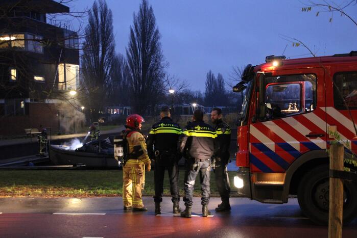 Veel rookontwikkeling bij brand op boot