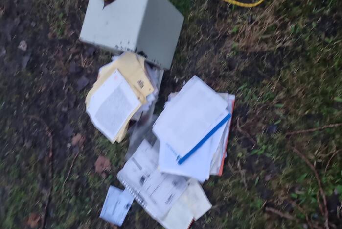 Magneetvisser haalt kluis boven water, politie neemt het in beslag