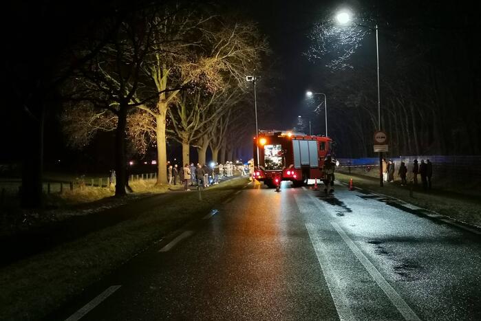 Bestuurder verliest macht over het stuur en komt tot stilstand in sloot