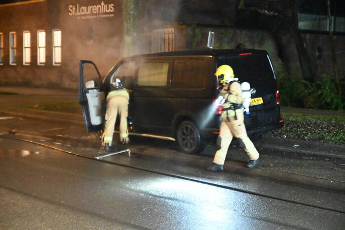 Bestelbus heeft forse schade door brand