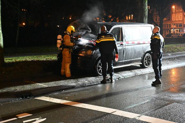 Bestelbus heeft forse schade door brand