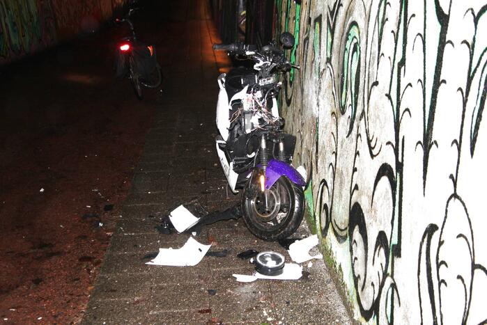 Deelscooter vernield door vuurwerk