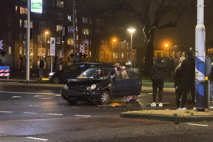 Schade na botsing tussen twee voertuigen