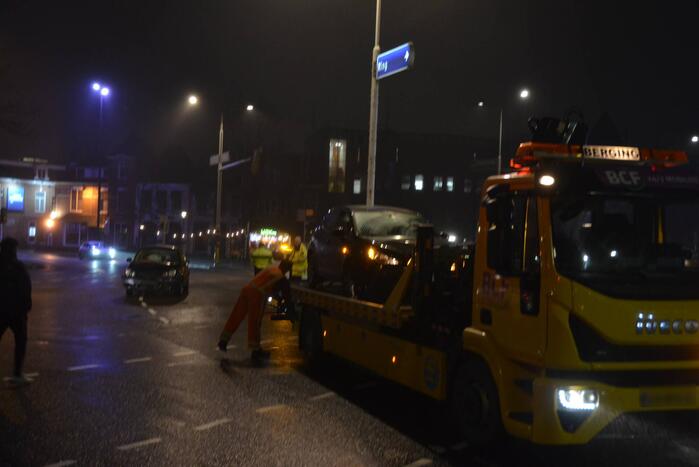 Schade na botsing tussen twee voertuigen