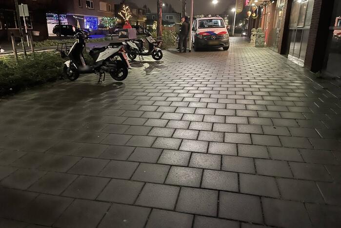 Schade na ongeval tussen auto en scooter