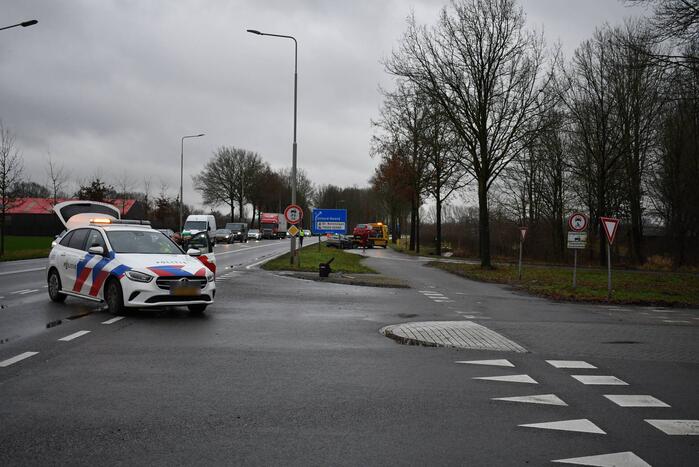 Schade bij aanrijding tussen twee auto's