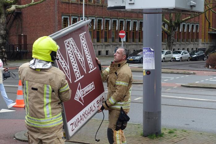 Lichtmastreclame waait los