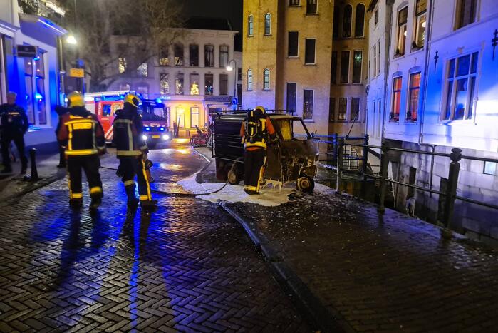 Piaggio brommobiel uitgebrand