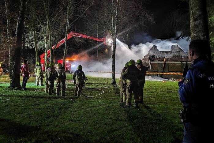 Uitslaande brand in leegstaande woning