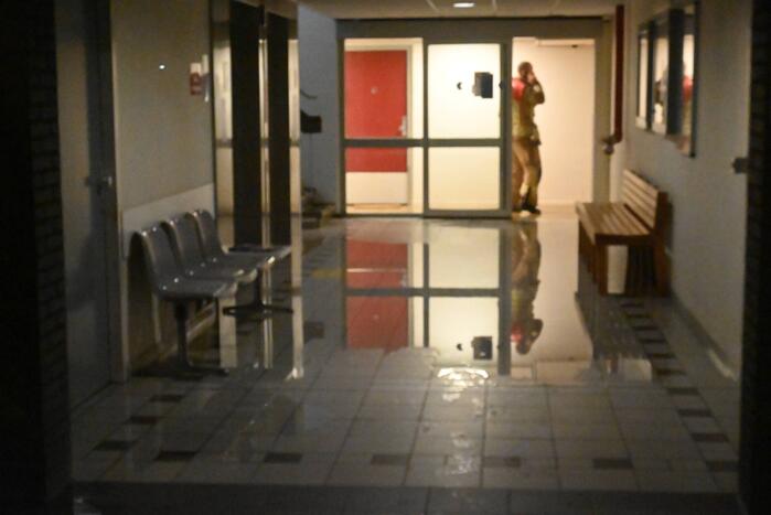 20 woningen zonder water na gesprongen leiding