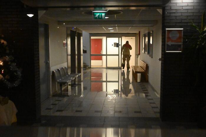 20 woningen zonder water na gesprongen leiding