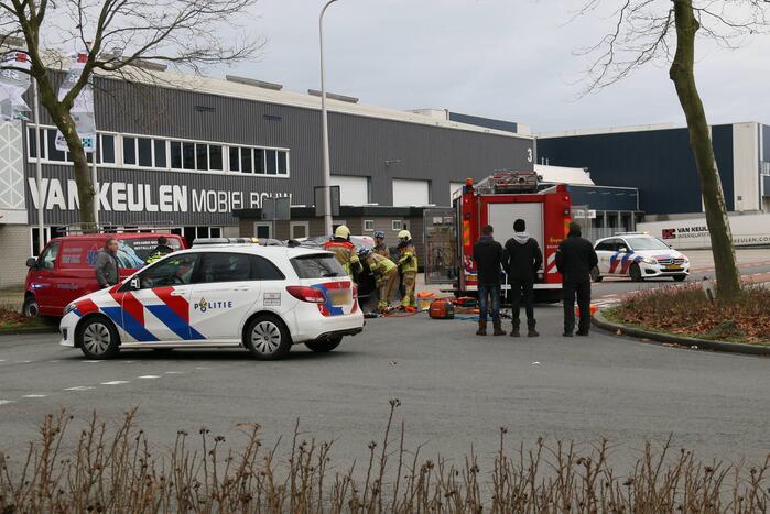 Auto belandt op zijn kant bij ongeval