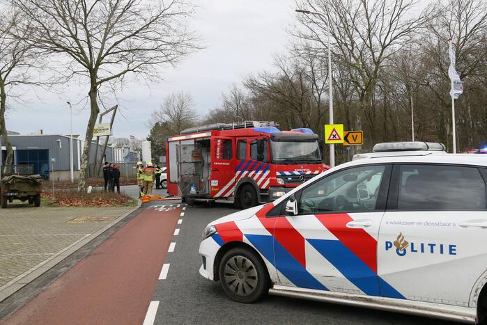 Auto belandt op zijn kant bij ongeval