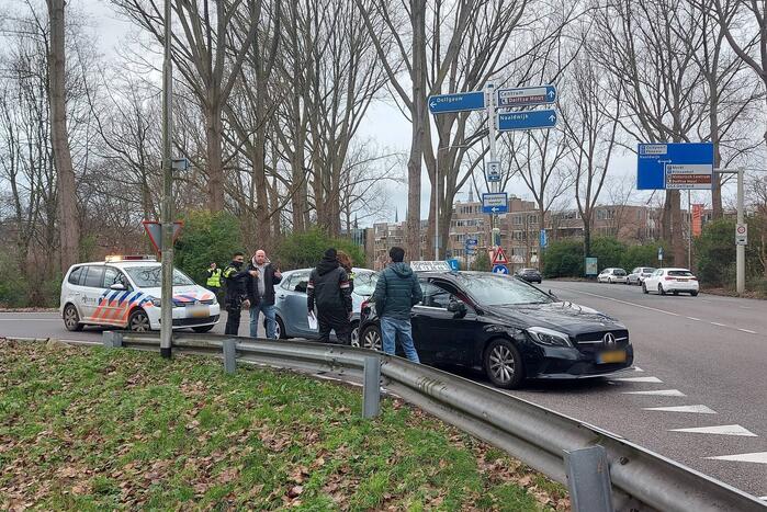Kop-staartbotsing tussen auto en lesauto
