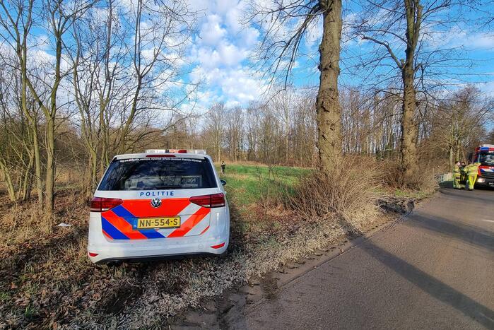 Overleden persoon aangetroffen in weiland