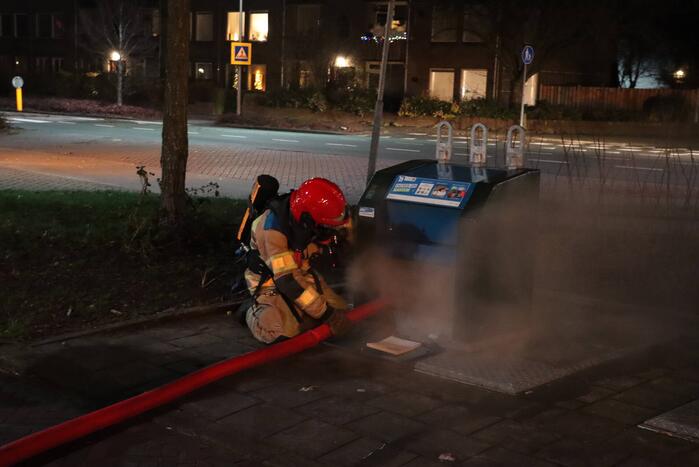 Rookontwikkeling bij brand in papiercontainer