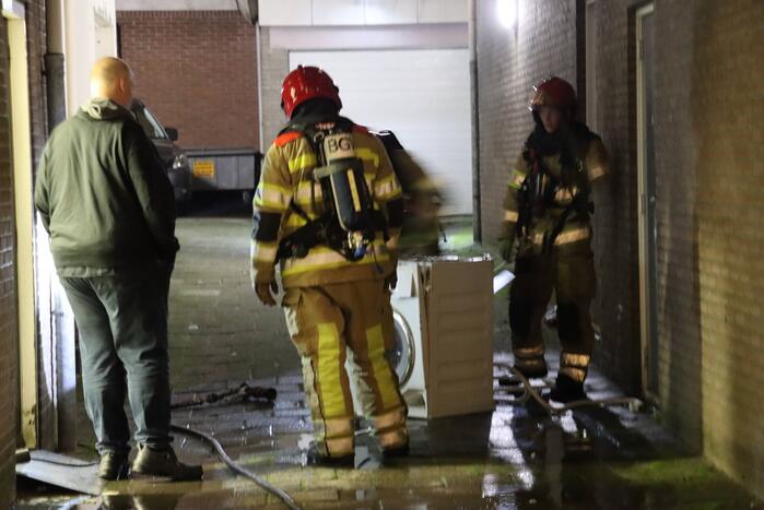 Korte felle wasmachinebrand in bovenwoning