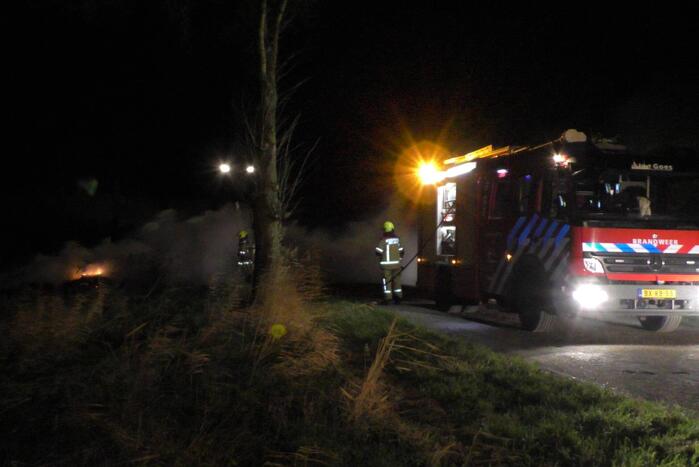 Grote stapel pallets in brand