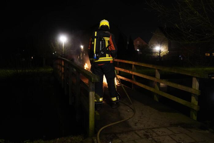 Brandstichting op houten brug
