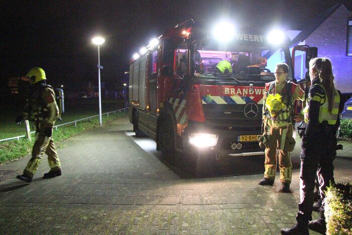 Spuitbus in brand in jeugdhonk