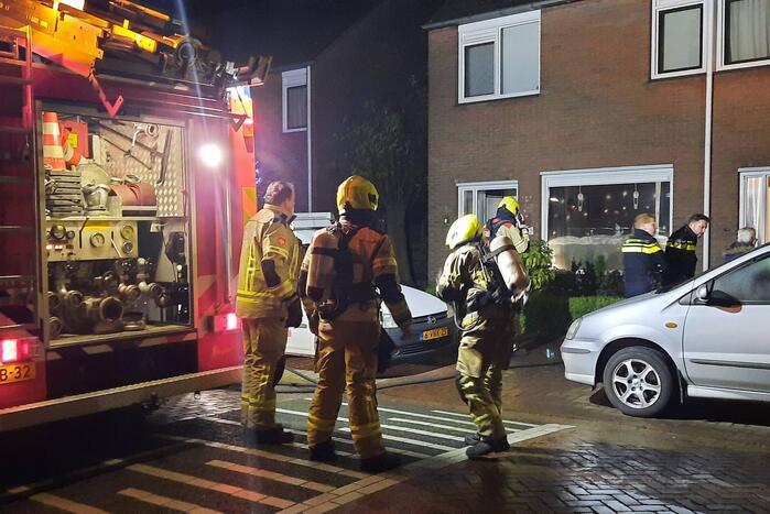 Uitslaande woningbrand blijkt schutting in brand
