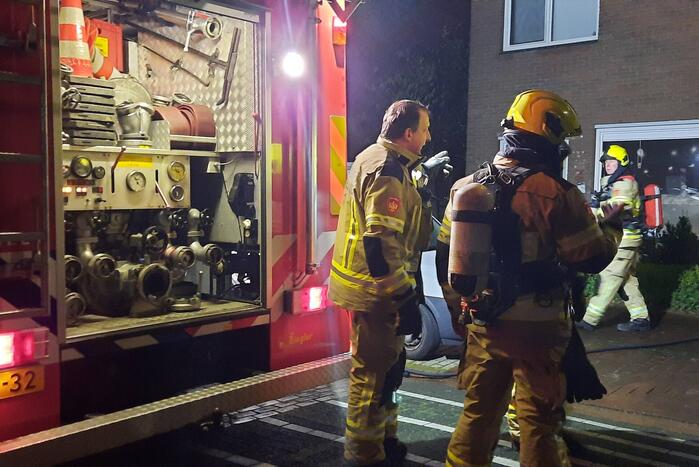 Uitslaande woningbrand blijkt schutting in brand