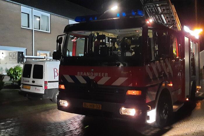 Uitslaande woningbrand blijkt schutting in brand